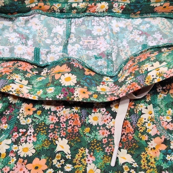 Lates By Kate Floral Jogger Pants - Picture 5 of 5